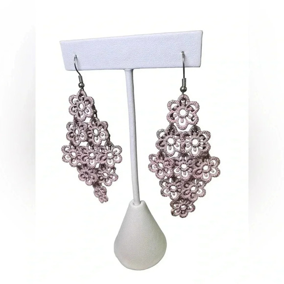 NWT 2.5” Purple Laces Flower Earring With Twotoned Metal Elegant Floral southern - Picture 4 of 8